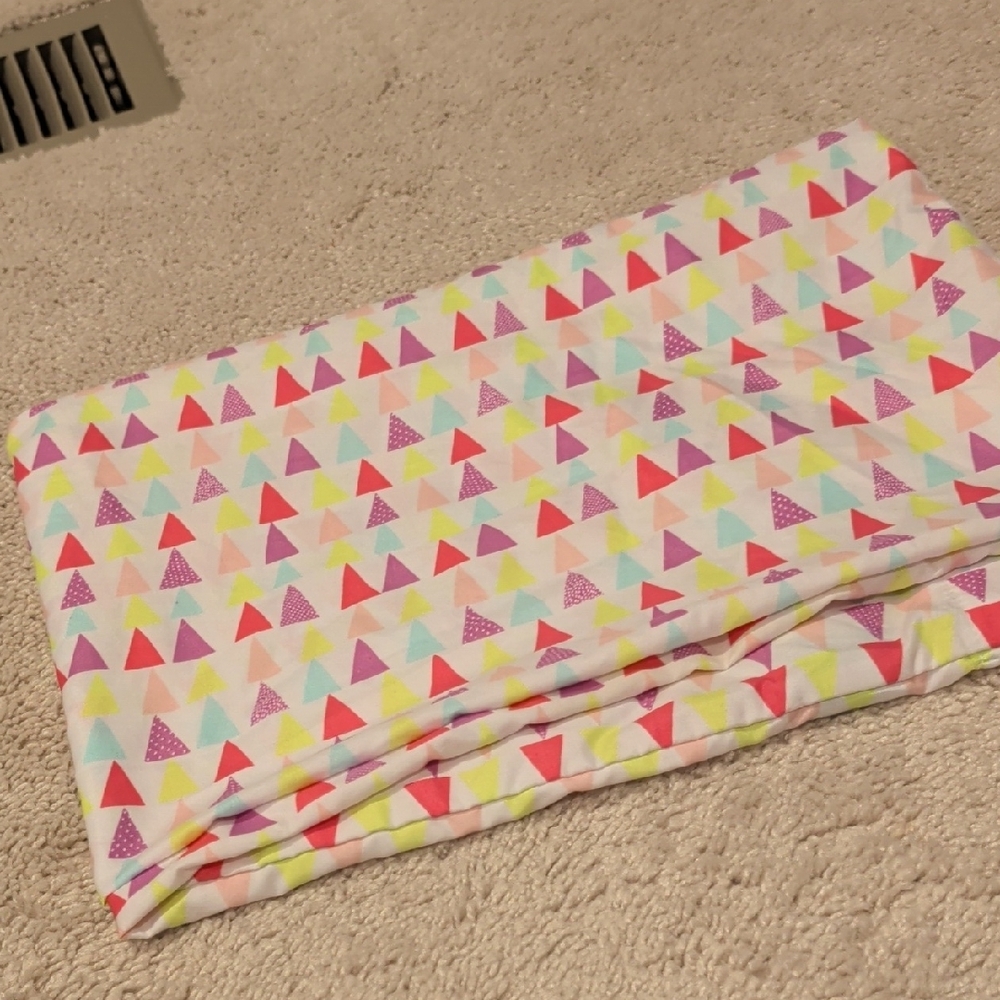 Colorful Triangle Patterned Sheet Set - Picture 3 of 3